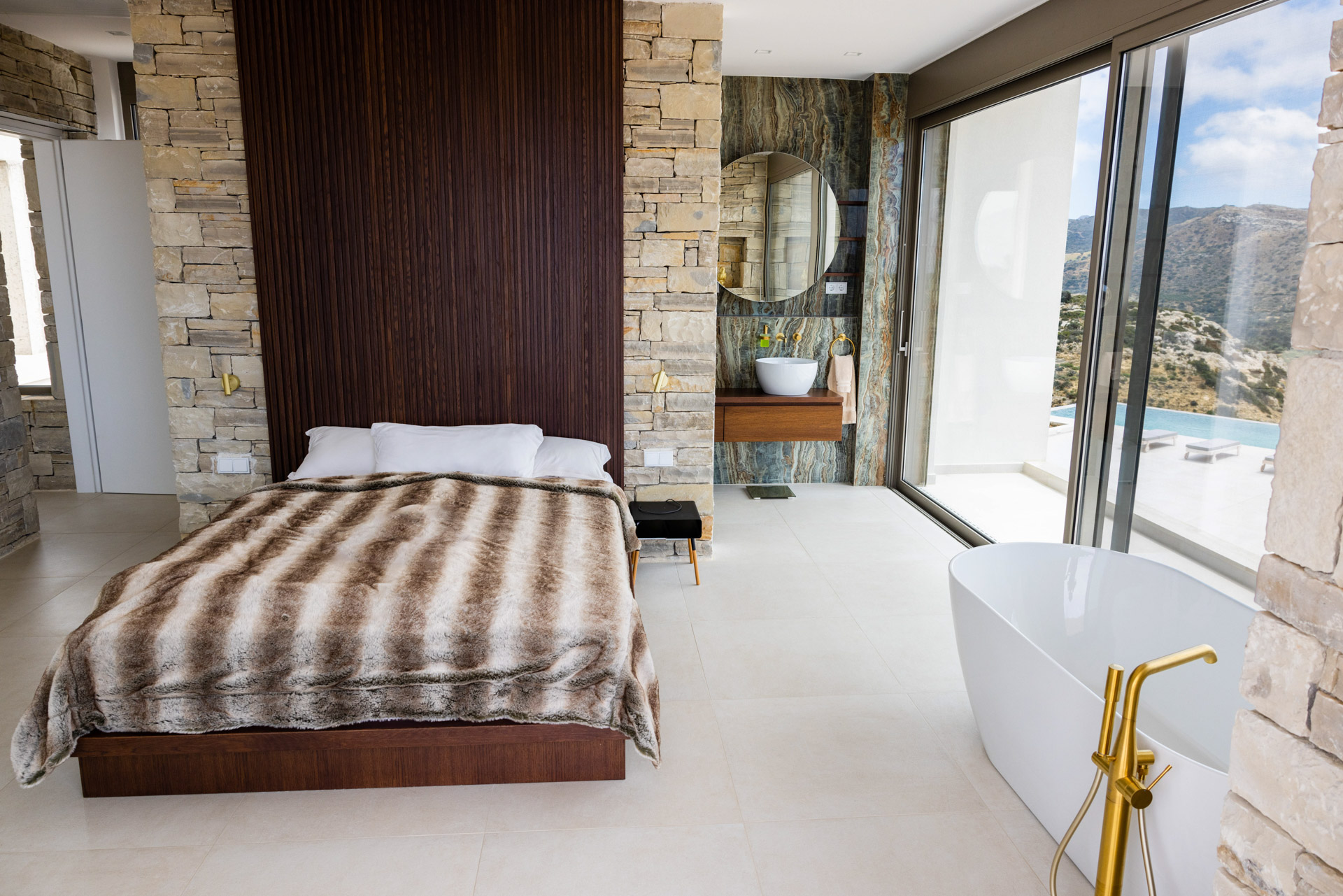 lalahouse-crete-luxurybedroom-poolview-roomgoals