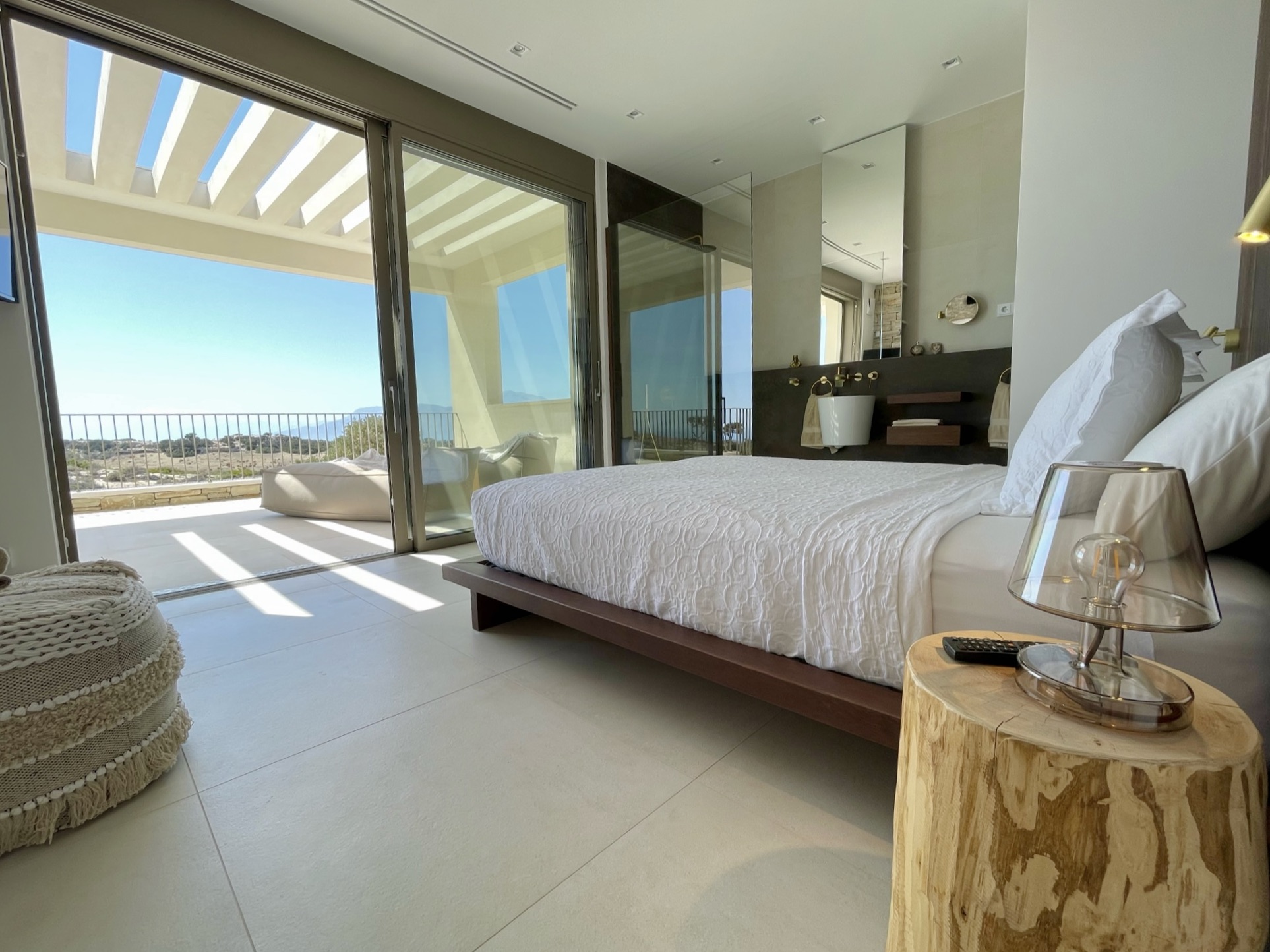 lalahouse-crete-luxurybedroom-seaview