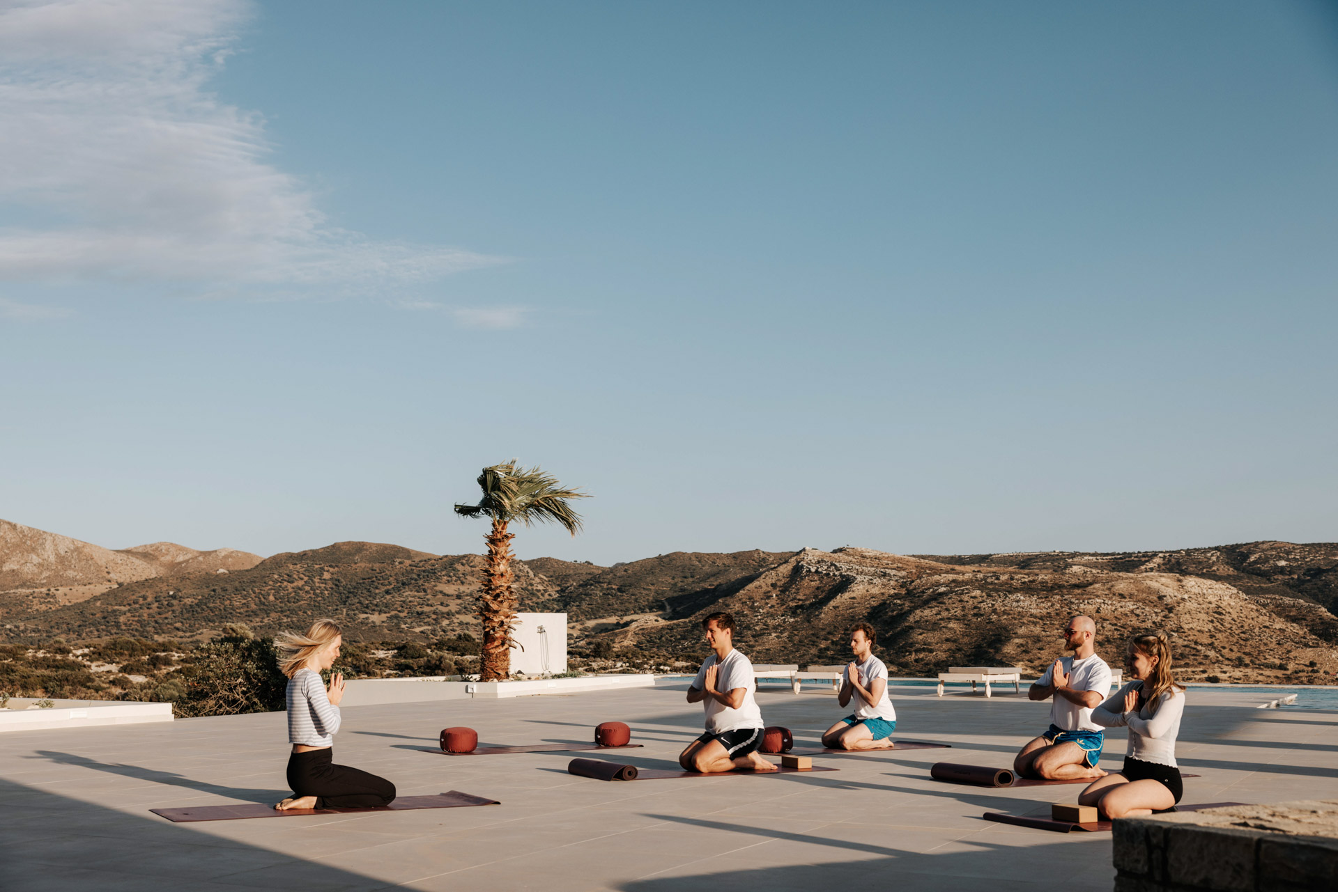 lalahouse-crete-yoga-terrace-infinitypool-yogagruppe